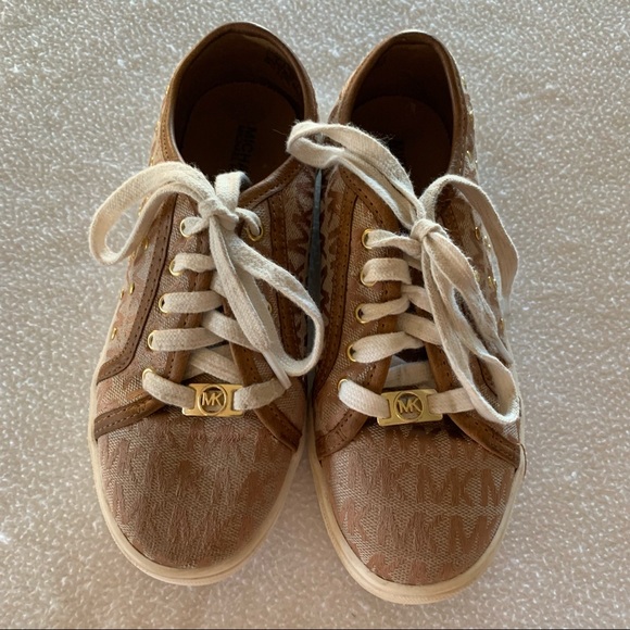 Michael Kors Sneakers - Picture 2 of 11